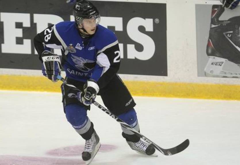 НХЛ. Монреаль: контракт с молодым защитником