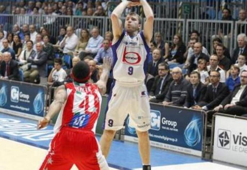 Италия. Первые победы в плей-офф Канту и Армани