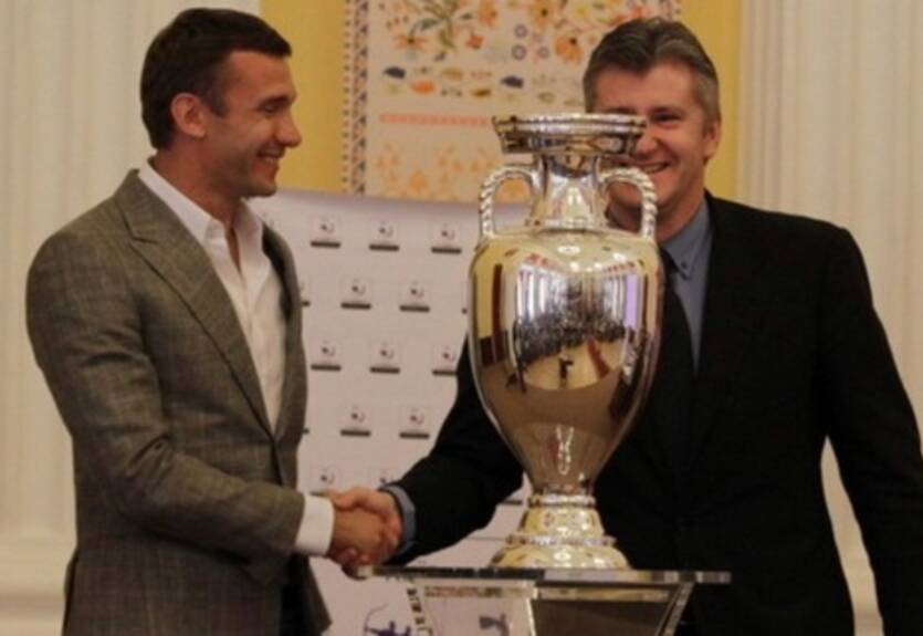 Шевченко: "Надо всем сердцем мечтать о победе на Евро-2012"