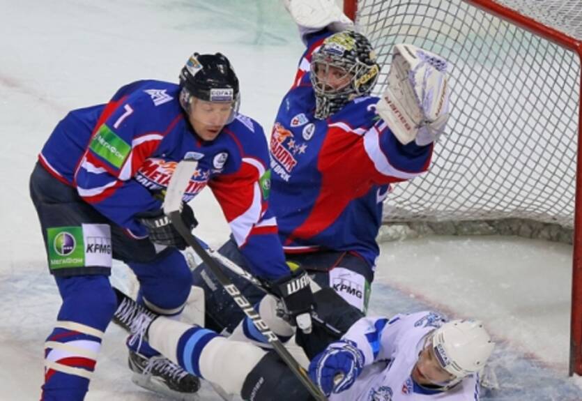 КХЛ. Торпедо подписывает защитника