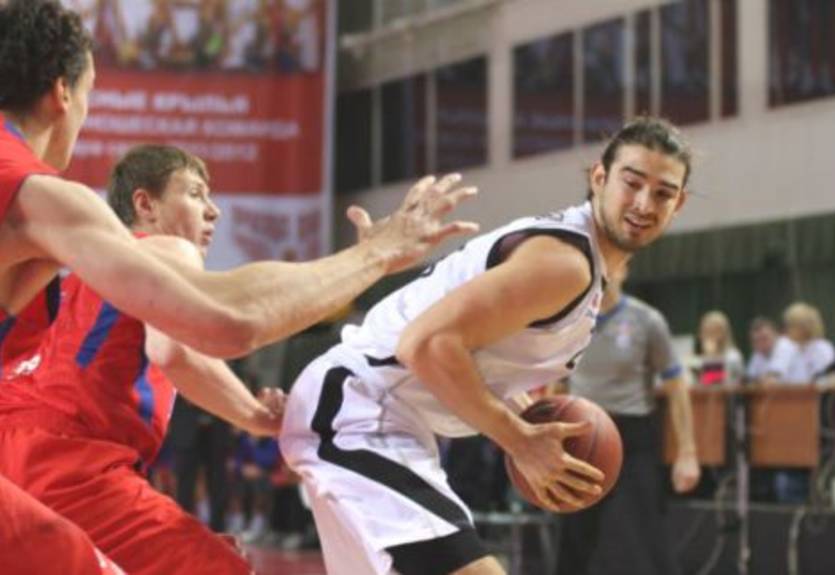 Александер покидает Красные Крылья