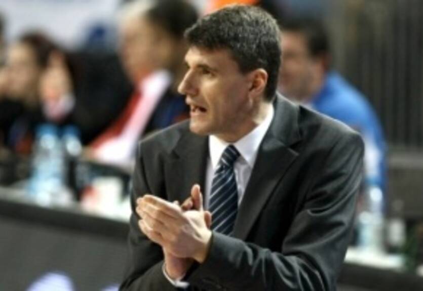 Валенсия продлила контракт с тренером