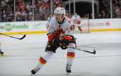 НХЛ. Калгари: Бертчи отправлен в юниорскую команду