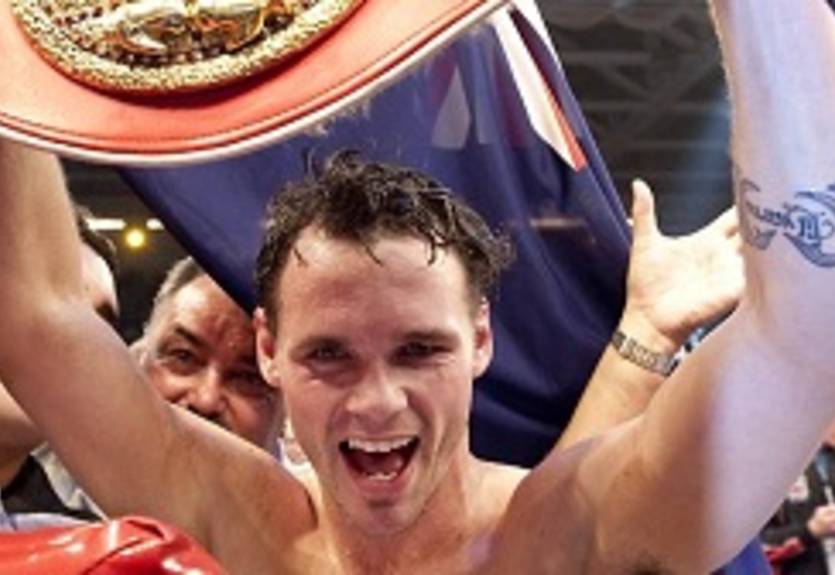 Гил уверенно перебоксировал Адаму