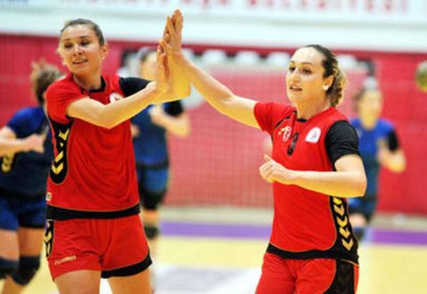 Гандбол. Налоговый Университет уступает в 1/4 финала Кубка Вызова