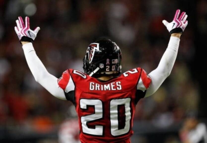 НФЛ. Граймз остается в Атланте