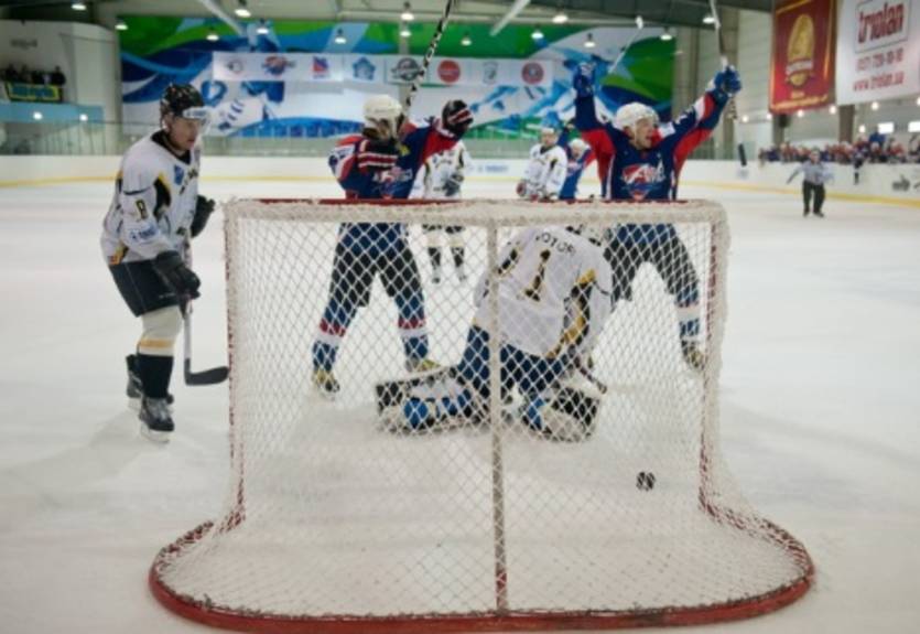 ПХЛ. Непростая победа Акул в Броварах