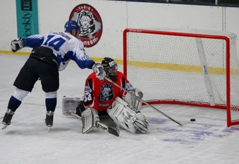 ПХЛ. Львы отбирают балл у Сокола