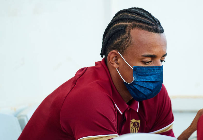 Челси не смог договориться с Севильей о переходе Кунде Челси не смог договориться с Севильей о переходе Кунде