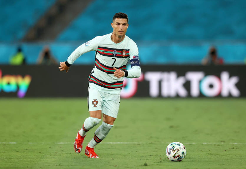 Роналду - лучший бомбардир в истории сборных