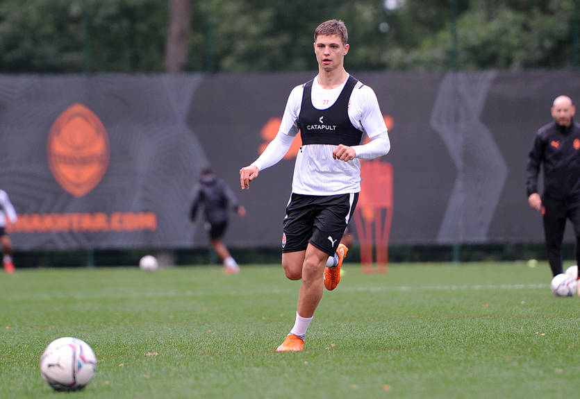 Бондарь приступил к тренировкам в общей группе Шахтера