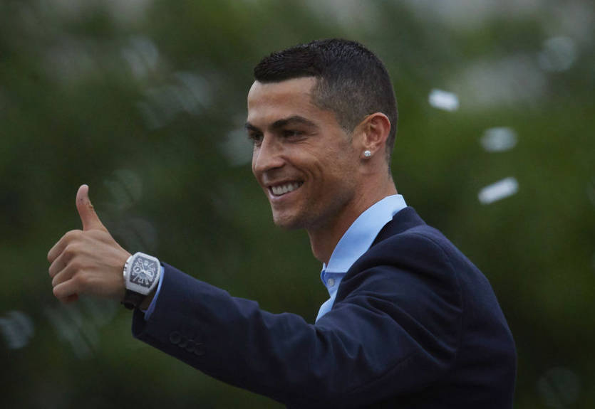 Роналду прибыл на тренировку МЮ на шикарном Lamborghini