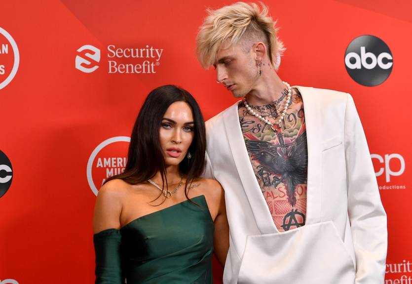 МакГрегор хотел затеять драку с известным рэпером на красной дорожке MTV Video Music Awards МакГрегор хотел затеять драку с известным рэпером на красной дорожке MTV Video Music Awards