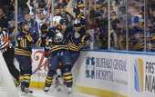 НХЛ. Баффало уничтожает Бостон, хет-трик Йокинена, победа Анахайма