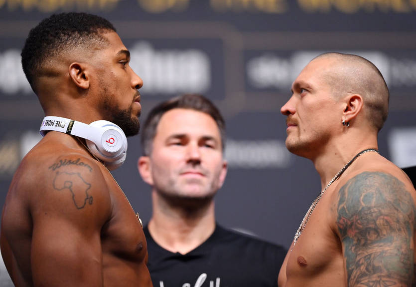 Джошуа оказался тяжелее Усика почти на 9 кг: видео церемонии взвешивания Джошуа оказался тяжелее Усика почти на 9 кг: видео церемонии взвешивания