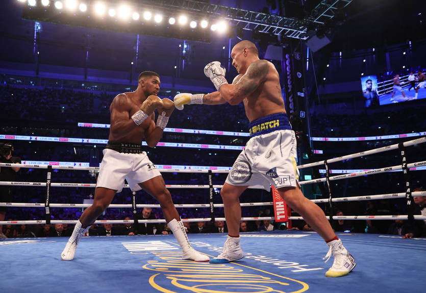 Усик - Джошуа: украинец вышел в ринг в уникальных боксерских трусах