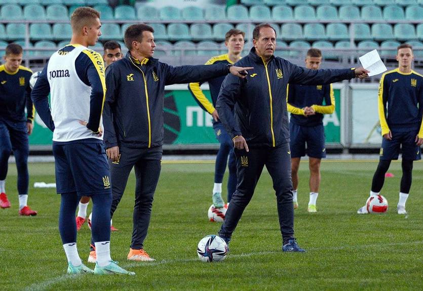 Молодежная сборная Украины провела вечернюю тренировку