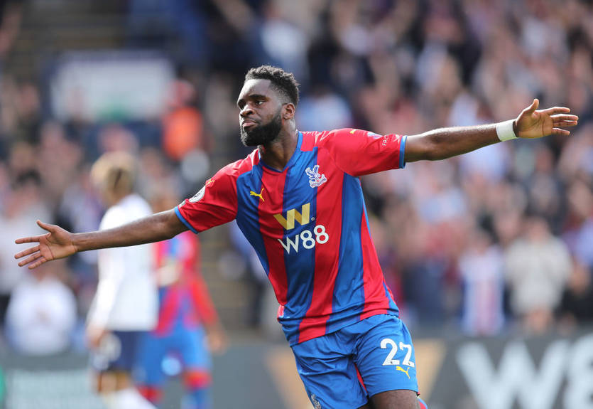 Футболист Кристал Пэлас выплатил компенсацию человеку, который из-за него потерял слух