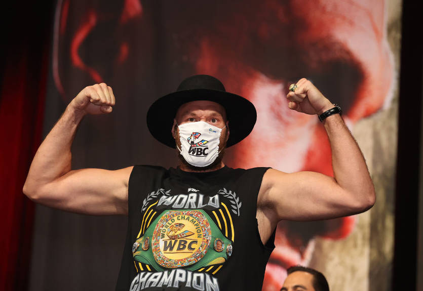 Легионер в компании цыганских шаманов - Фьюри вышел на ринг