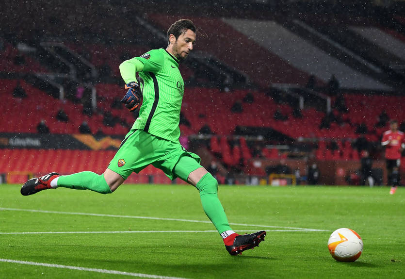 Милан объявил о подписании голкипера