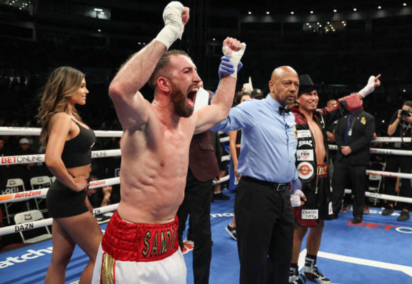 Майки Гарсия проиграл по очкам Сандору Мартину