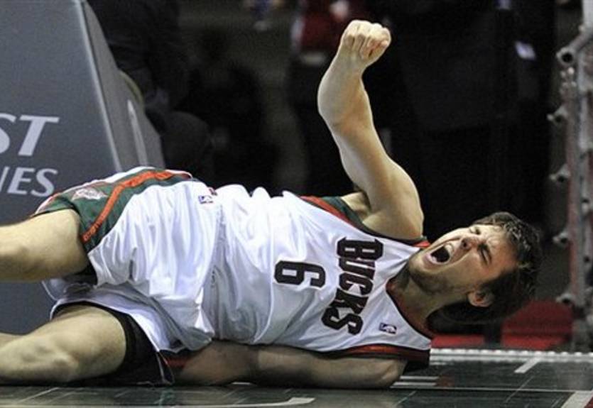 НБА. Богут пропустит 8-12 недель