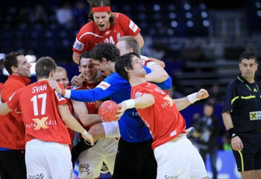 Гандбол. ЧЕ-2012. Швеция и Польша помогают Дании побороться за медали