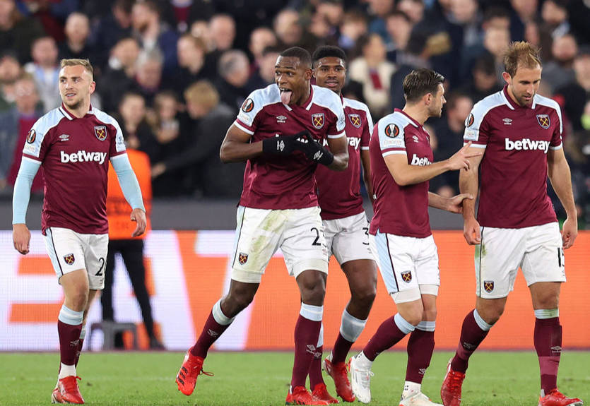 Ярмоленко помог Вест Хэму разобраться с Генком Ярмоленко помог Вест Хэму разобраться с Генком