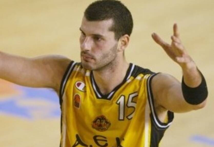 Виртус продлил Какиузиса