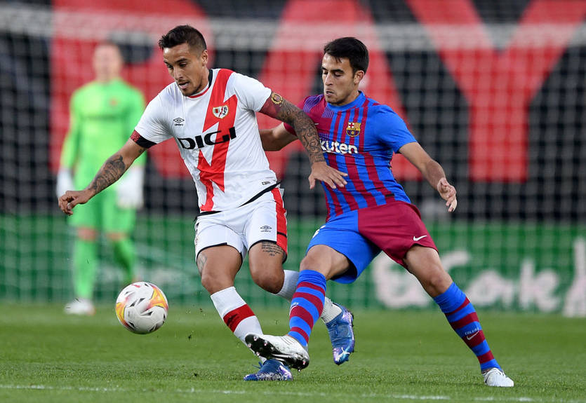 Барселона сенсационно уступила Райо Вальекано