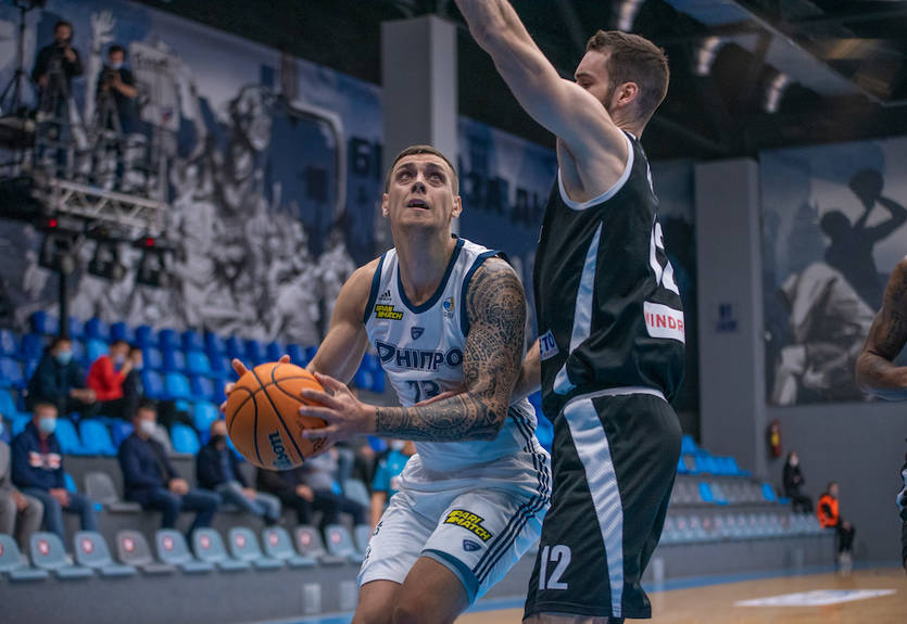 Суперлига: Днепр победил Черкасских Мавп, Будивельник уступил Харьковским Соколам