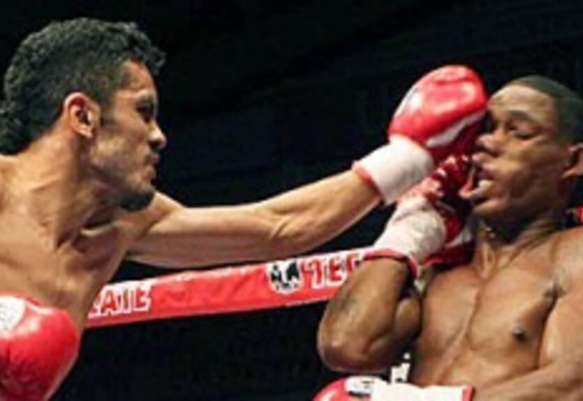 Васкес защитил титул