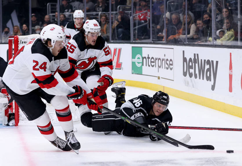 НХЛ: Лос-Анджелес дожал Нью-Джерси, Эдмонтон и Рейнджерс устроили перестрелку