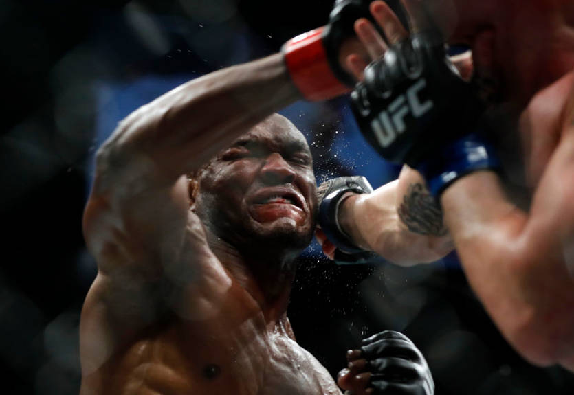 Усман в тяжелейшем бою победил Ковингтона на UFC 268 Усман в тяжелейшем бою победил Ковингтона на UFC 268