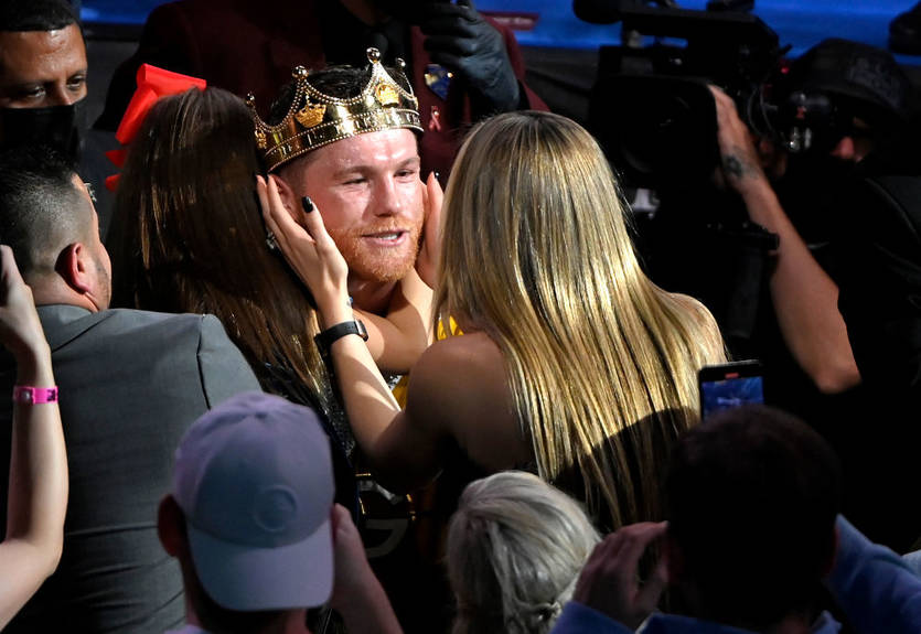 Сауль Альварес стал шестым абсолютным чемпионом в новой эре