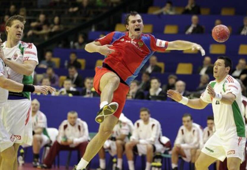 Гандбол. ЧЕ-2012. Шельменко забивает за Россию, Хорватия бьет Исландию