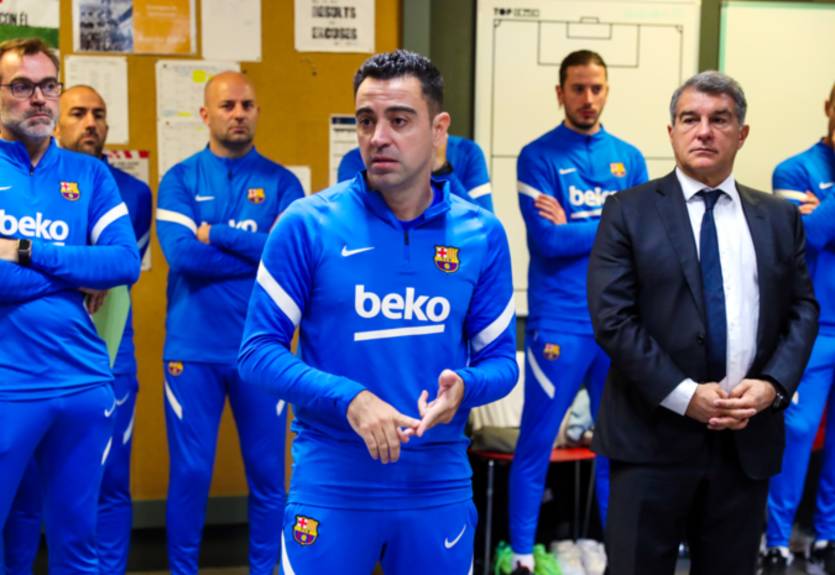 Хави провел первую тренировку в качестве главного тренера Барселоны Хави провел первую тренировку в качестве главного тренера Барселоны