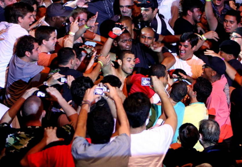 UFC 142. Бразильцы празднуют успех