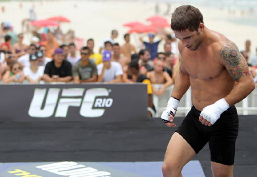 Мендес: "Буду драться "во дворе" у чемпиона"