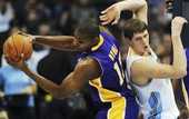 НБА. Лейкерс проиграли Денверу, Даллас разбит Миннесотой