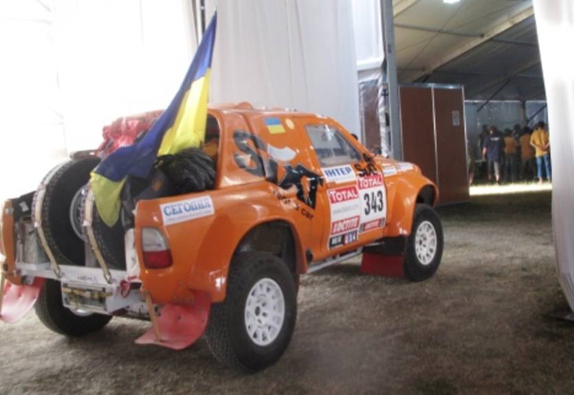 SIXT UKRAINE стартовала на подиуме Дакара-2012
