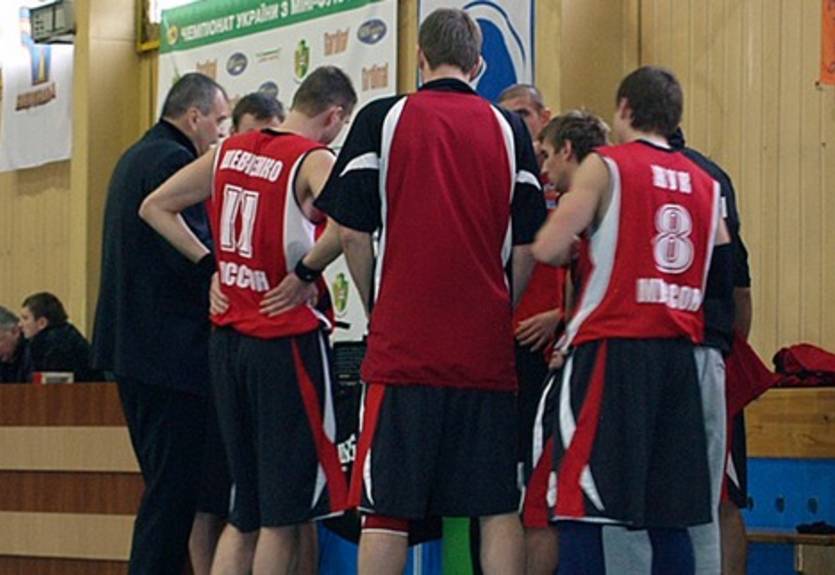 Высшая лига. Победы лидеров, "29+21" от центрового Муссона