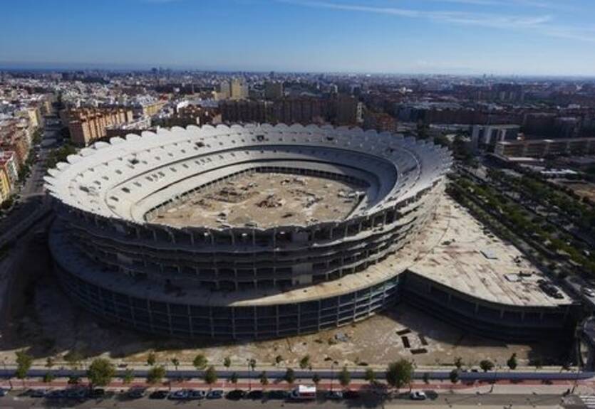 Валенсия возобновила строительство стадиона