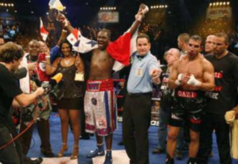 Джонс хочет встретиться с Хуком