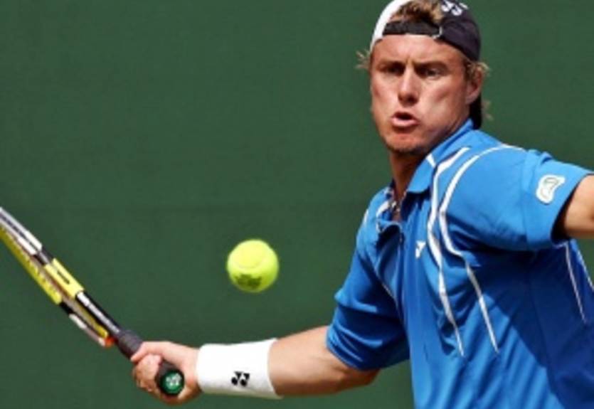 Хьюитт хвалит свою жену