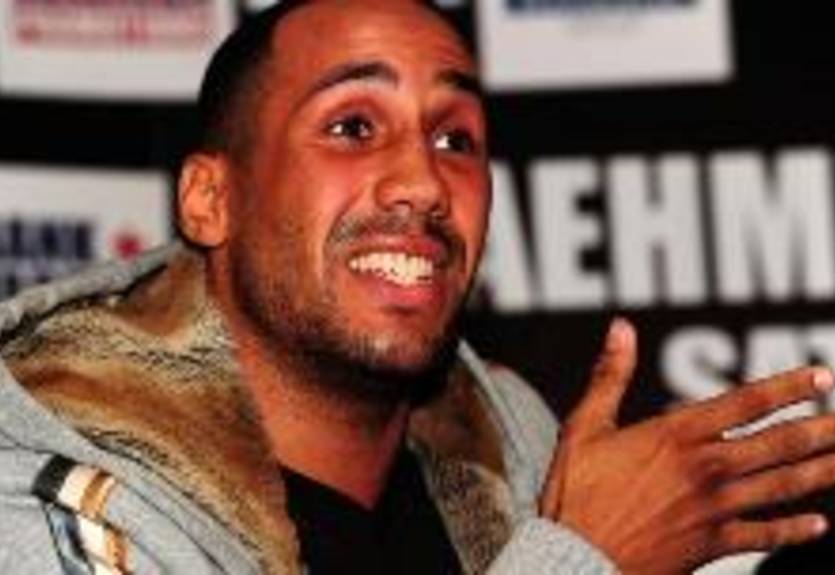 Бой Дегэйла перенесен