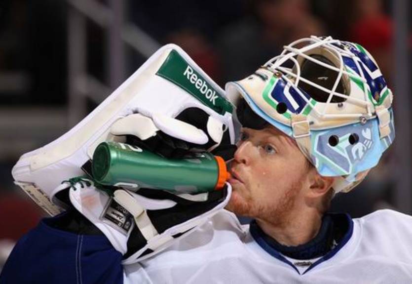 НХЛ. Шнайдер — первая звезда дня (30.11.11)