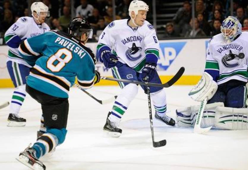 НХЛ. Ванкувер бьет Сан-Хосе, победы Питтсбурга, Детройта и Колорадо