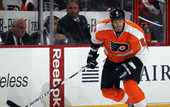 НХЛ. Защитник Филадельфии пропустит шесть недель