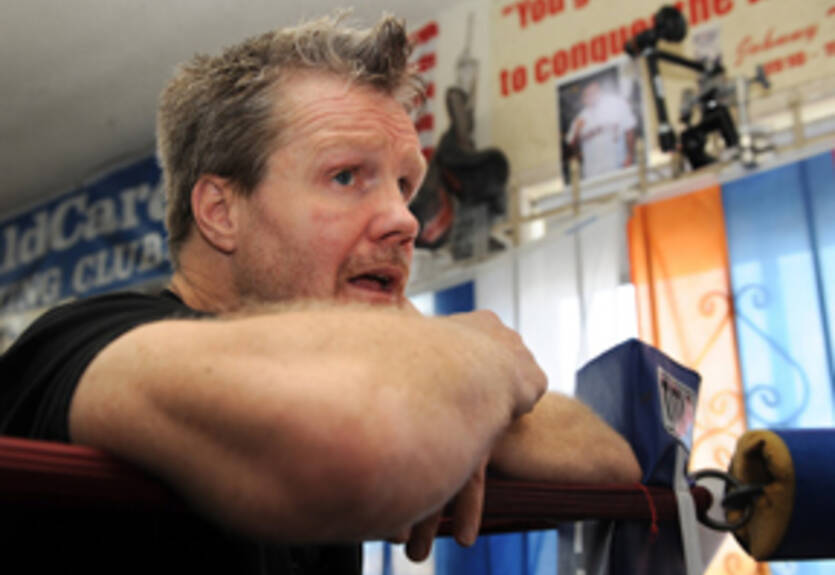 Роуч "наехал" на Альвареса